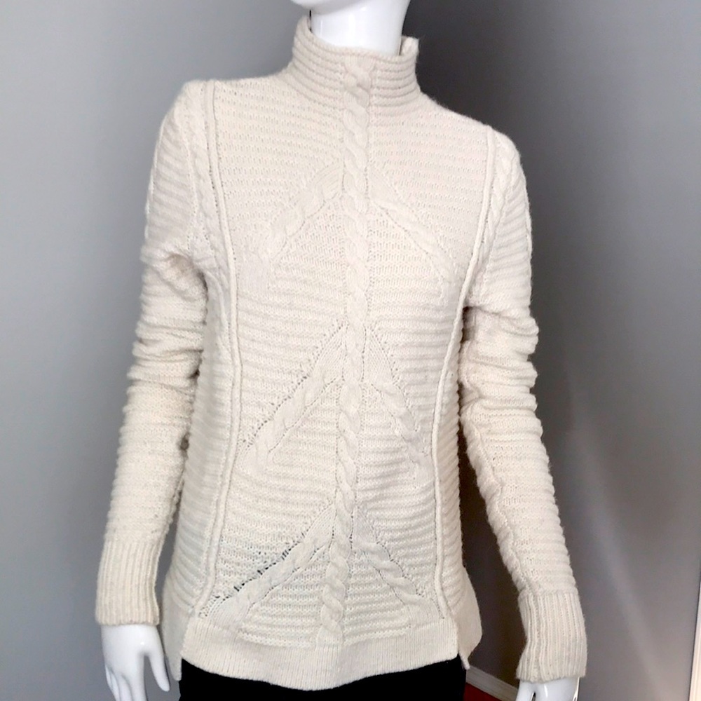 Gap sweater